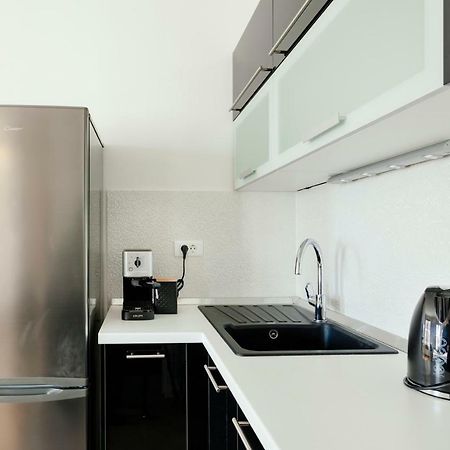 New Luxury Apartment Nives On Seaside Сплит Екстериор снимка