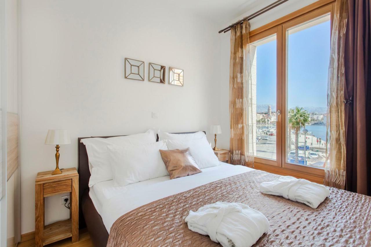 New Luxury Apartment Nives On Seaside Сплит Екстериор снимка