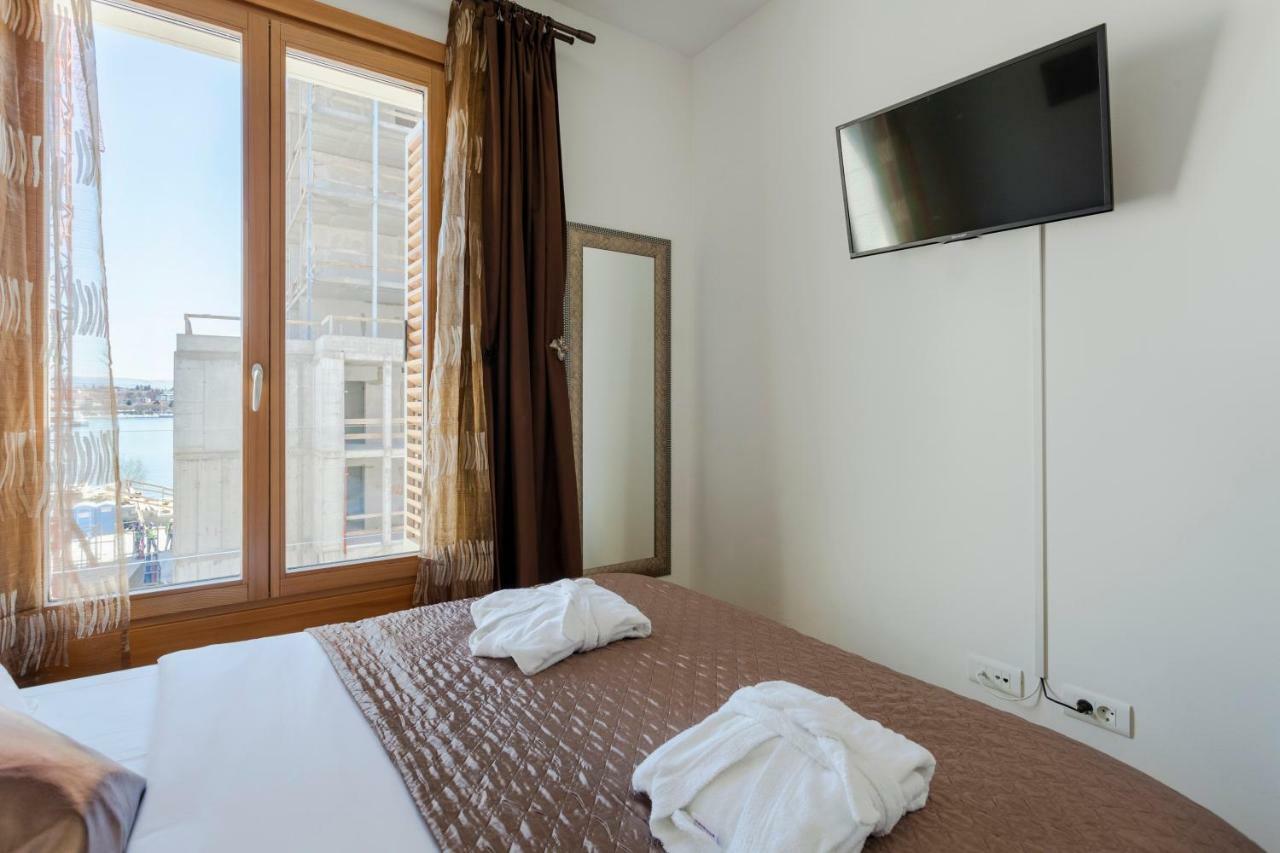 New Luxury Apartment Nives On Seaside Сплит Екстериор снимка