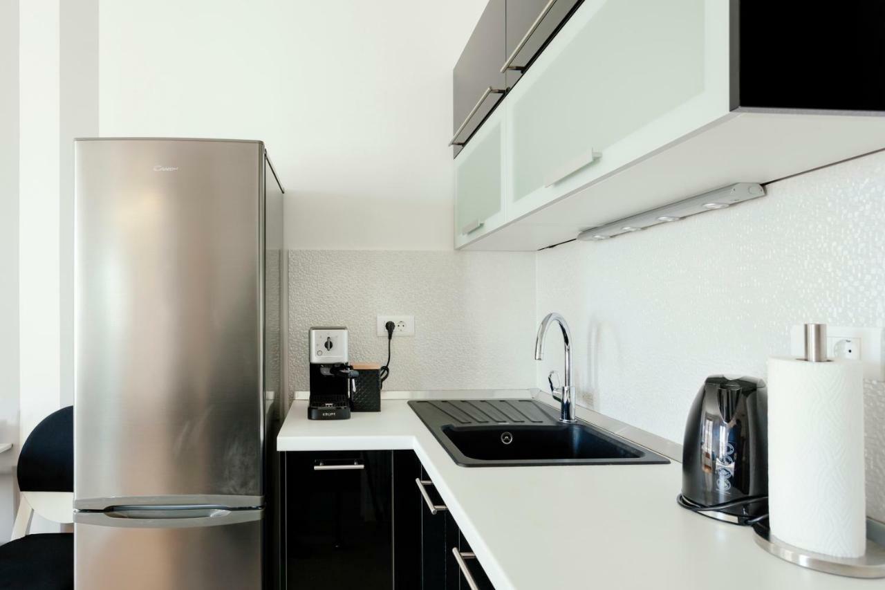 New Luxury Apartment Nives On Seaside Сплит Екстериор снимка