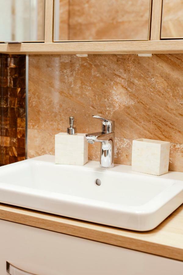 New Luxury Apartment Nives On Seaside Сплит Екстериор снимка
