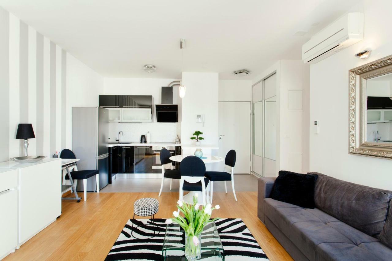New Luxury Apartment Nives On Seaside Сплит Екстериор снимка