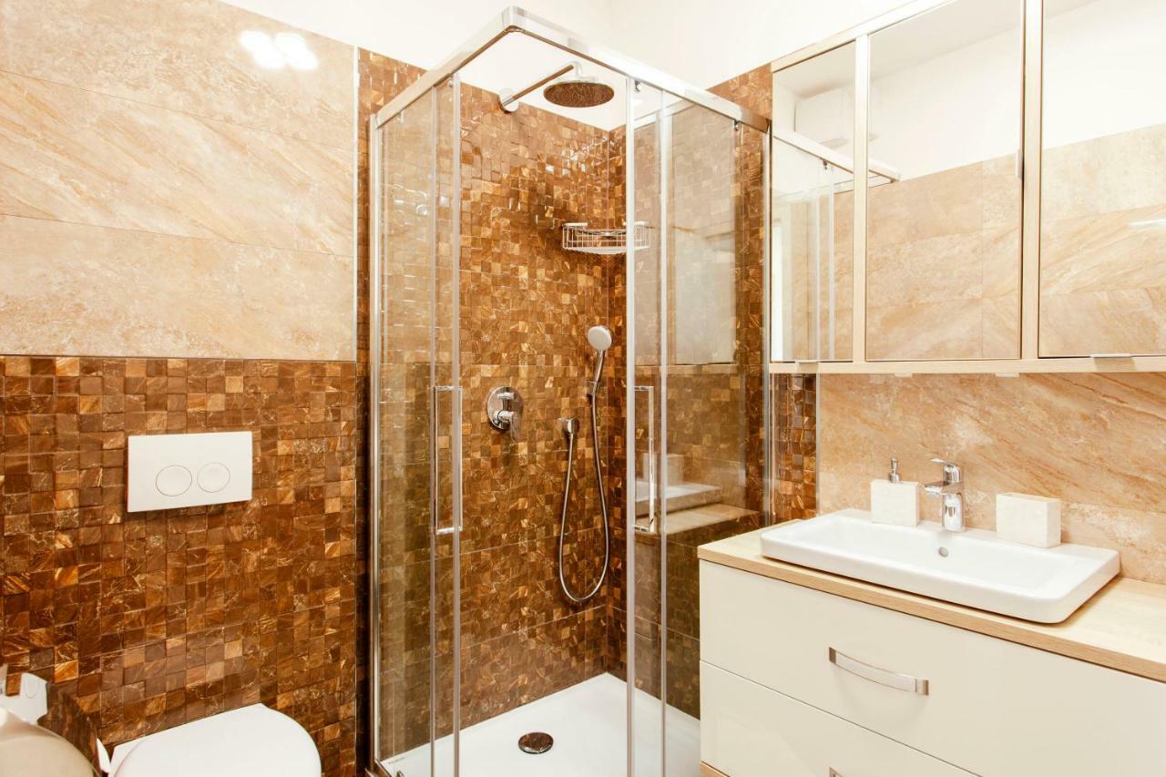 New Luxury Apartment Nives On Seaside Сплит Екстериор снимка