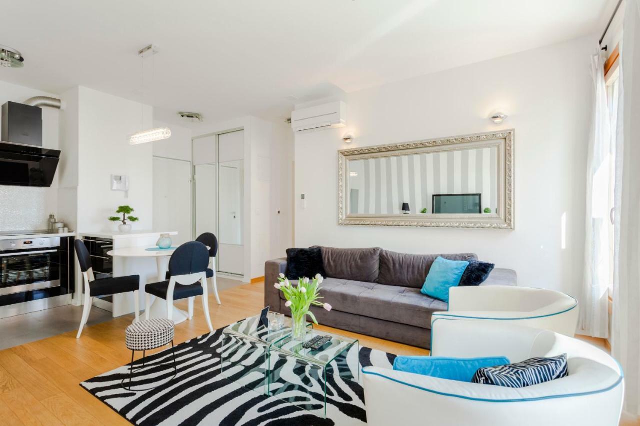 New Luxury Apartment Nives On Seaside Сплит Екстериор снимка