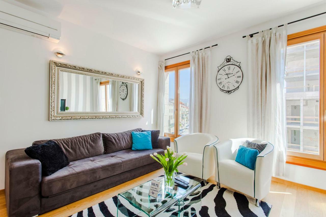 New Luxury Apartment Nives On Seaside Сплит Екстериор снимка