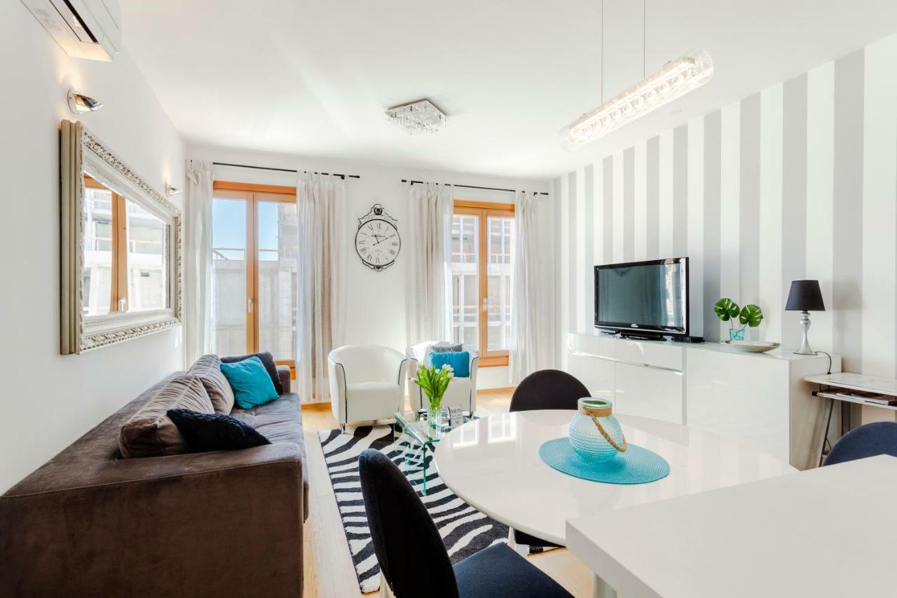 New Luxury Apartment Nives On Seaside Сплит Екстериор снимка
