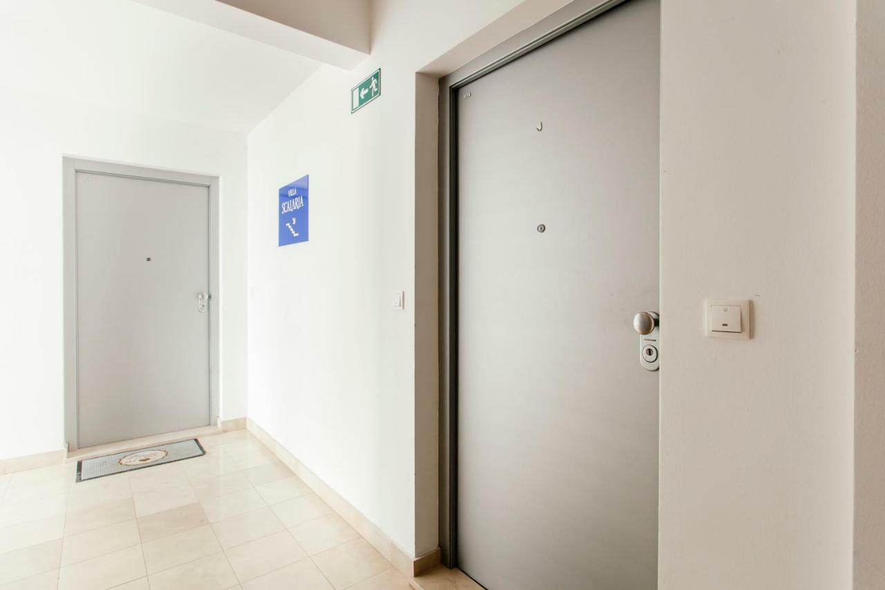 New Luxury Apartment Nives On Seaside Сплит Екстериор снимка